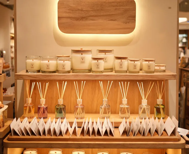 Retail candle display
